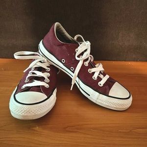 Maroon Chuck Taylor All Stars Low stop Converse Size 7